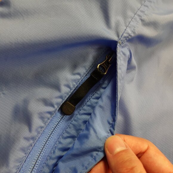 L.L.Bean Waterproof Nylon Rain Jacket Women’s XL Blue Lightweight Hooded - Picture 7 of 10